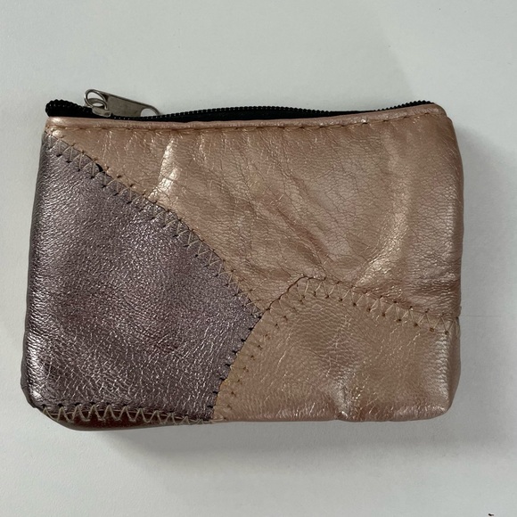 NWOT 100% Lamb Leather - Gold and Silver Metallic Quilt Style Shoulder Bag - Picture 4 of 10